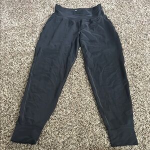 Women’s under armour jogger leggings. Size small-B3